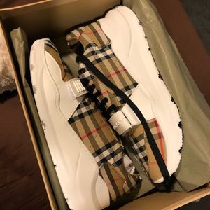 Mens Burberry Sneakers (42)